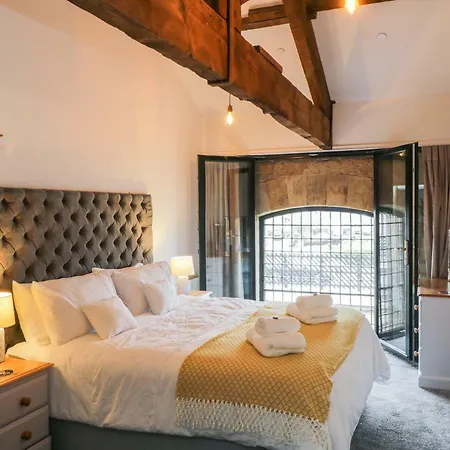 Flying Scotsman Engine Shed Apartment